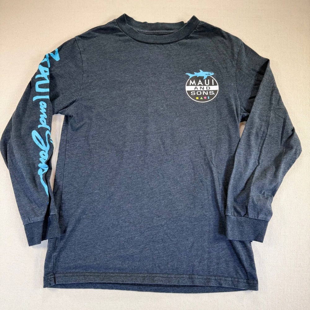 Maui and Sons Classic Mens Small Long Sleeve Shark Graphic T-Shirt Gray Surf